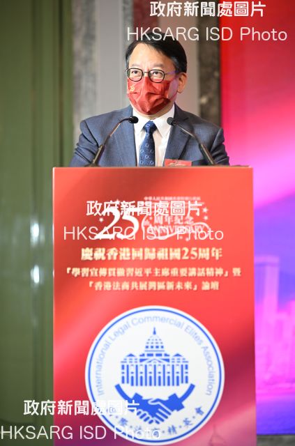 The Chief Secretary for Administration, Mr Chan Kwok-ki, attended a seminar on the spirit of President Xi Jinping's important speech and the Hong Kong legal and commercial sector's development in the Guangdong-Hong Kong-Macao Greater Bay Area today (July 16). Photo shows Mr Chan speaking at the sharing session.