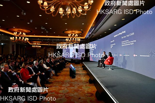 The Financial Secretary, Mr Paul Chan, attended HSBC Global Investment Summit today (April 8). Photo shows Mr Chan (second right) speaking at an exchange session.